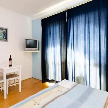 Flower - Studio With Balcony And Sea View